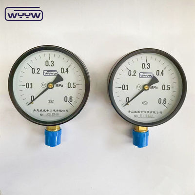 Kasus baja hitam umum 100mm dasar standar M20X1.5 mount bourdon tabung manometer 1,6 mpa