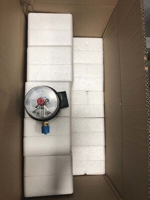 Pengukur Tekanan Kontak Listrik 4 inci (100mm) dengan Kontrol Batas Ganda dan 380V 10VA untuk Otomatisasi